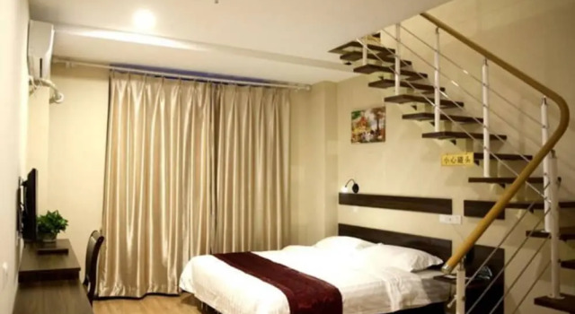 Двухместный номер Standard GreenTree Inn DaLian Ganjingzi District Airport New District Lazishan Express Hotel
