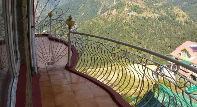 Двухместный номер Deluxe с балконом и с видом на окрестности Hotel Victoriya Palace,Mcleod Ganj