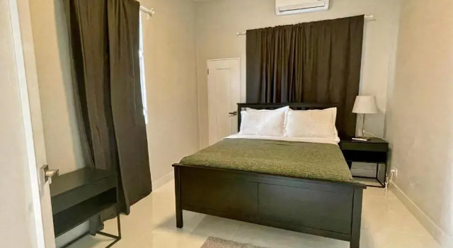 Апартаменты Stunning 3-Bedroom Beachside Apartment