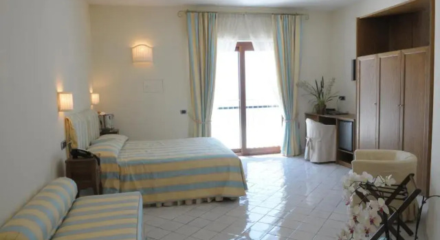 Четырёхместный номер Standard с видом на море Villa Poseidon -Boutique Hotel
