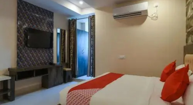 OYO 15957 Sr Grand, Varaa Hotelli Vijayawada 