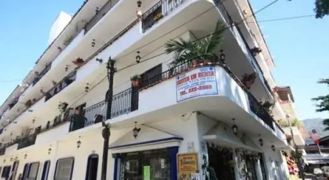 Двухместный полулюкс с балконом Suites Plaza del Rio - Family Hotel Malecón Centro