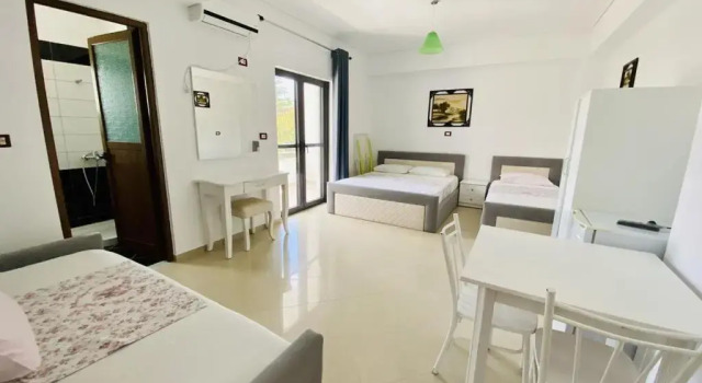 Четырёхместный номер Standard с балконом Hotel Vila Park Bujari Ksamil