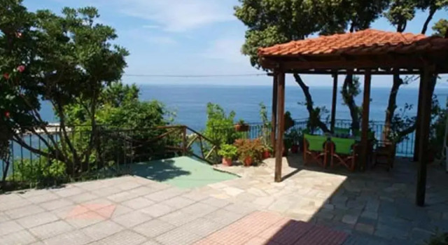 To Limanaki, Book Hotel Chorefto 