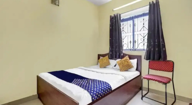 Номер Deluxe Goroomgo Subha Residency Banglore