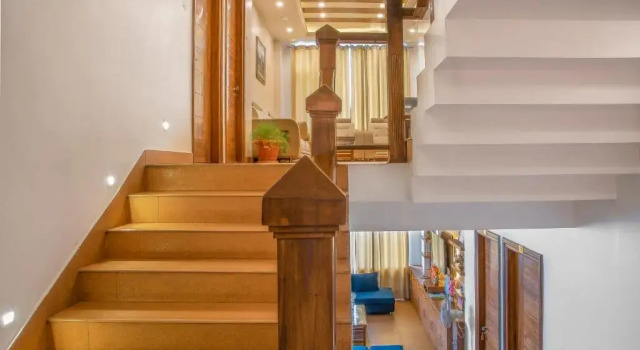 The White Haven Homestay I Rooms & Kitchen