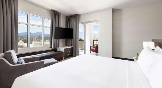 Двухместный номер Deluxe с балконом Doubletree By Hilton Tucson Downtown Convention Center