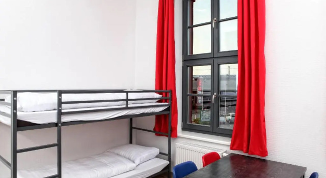 Hostel am GÜTERBAHNHOF, Забронировать Хостел Нойбранденбург Мекленбургское поозёрье, рядом с Reitbahnsee