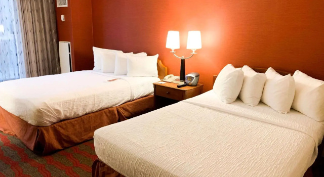 Четырёхместный номер Standard DoubleTree by Hilton New York-LaGuardia