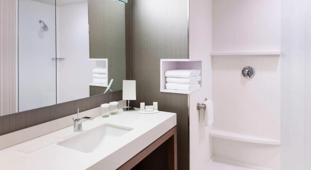 Двухместный номер Standard с балконом Courtyard by Marriott Fort Worth at Alliance Town Center