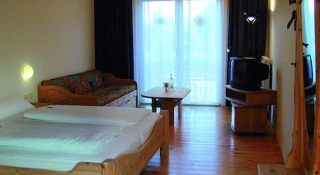 Четырёхместный номер Standard Hotel Sunnegässle