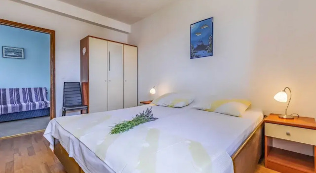 Апартаменты Цокольный этаж с 2 комнатами Apartment Lorencin Milka