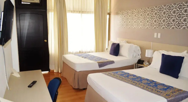 Трёхместный номер Standard с балконом Hotel Torreon