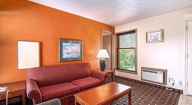Четырёхместный номер Deluxe Great Lakes Inn & Suites
