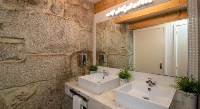 Кровать в общем номере Happy Porto Hostel