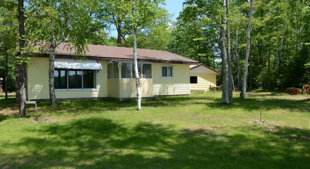 Коттедж Lakeside Bills Bay Cabin by RedAwning