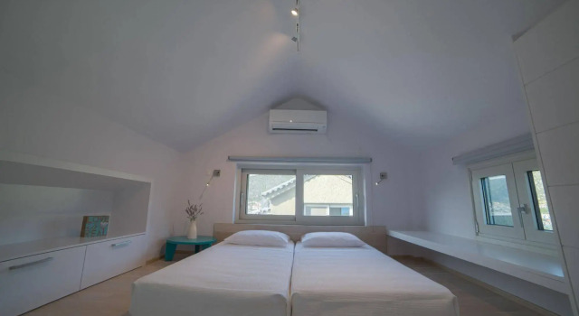 Lavender Cove, Prenota Hotel Korfos 