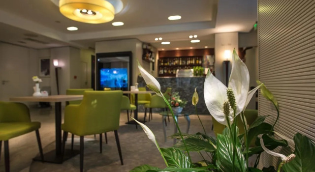 Rosslyn Thracia Hotel