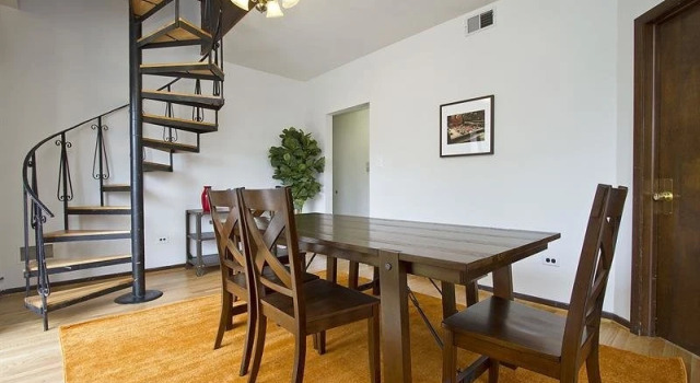 Architectural 6BR in Lincoln Park by Sonder