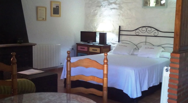 Studio on Rural, Authentic Finca With Shared Pool, Varaa Hotelli Valencia de Alcantara 
