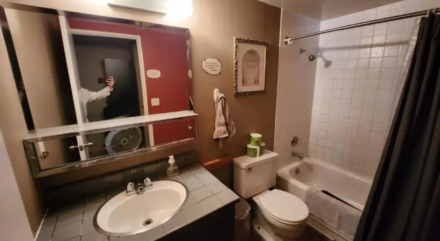 Кровать в общем номере Eugene Whiteaker International Hostel