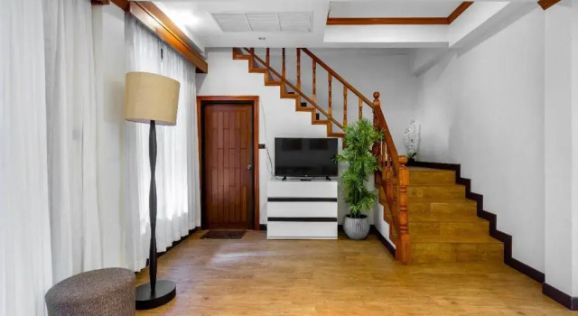 Вилла с балконом и с красивым видом из окна Private Villas Bangtao