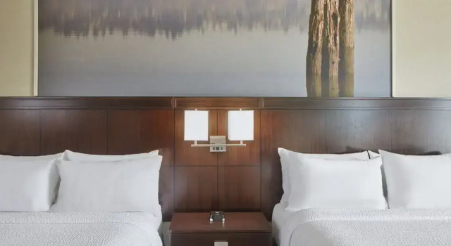 Четырёхместный номер Standard Courtyard by Marriott Portland City Center