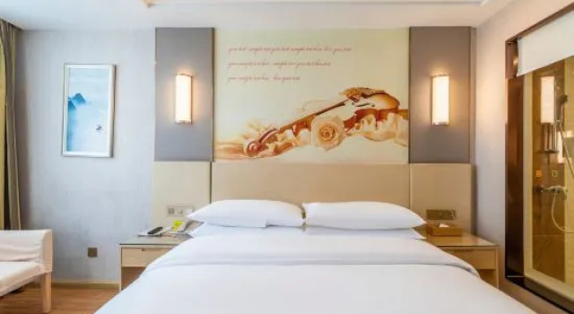 Семейный тент Vienna Hotel (Xupu Wanda Plaza)