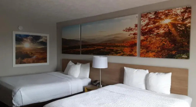 Четырёхместный номер Standard Days Inn by Wyndham Cookeville