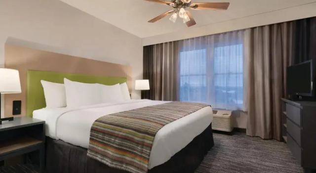 Двухместный люкс c 1 комнатой Country Inn & Suites by Radisson, Galena, IL