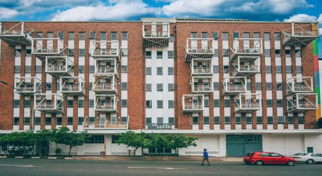Cozy, Modern Living in Maboneng: Artison Lofts 105, Забронировать Отель Йоханнесбург Гаутенг, рядом с Market on Main