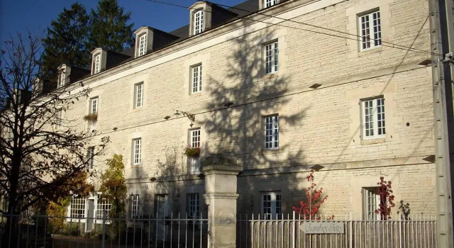 Le Moulin de Poilly, Varaa Hotelli Poilly-sur-Serein Yonne