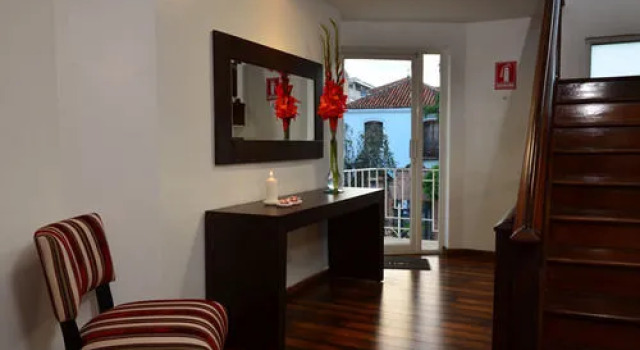 San Blas Hotel & Suites Ecuador, Varaa Hotelli Hotellit Cuenca pysäköinnillä, lähellä San Blas square, Pysäköinti