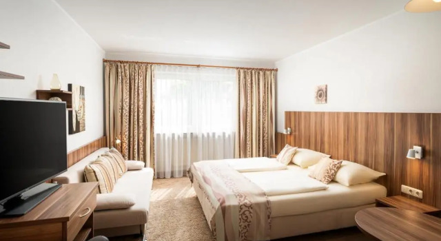 Трёхместный номер QU Hotel, Trademark Collection by Wyndham