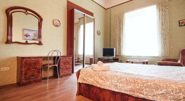 Rent Express Chervony 11, Забронировать Отель Отели Одессы 3 звезды, рядом с Одесский музей нумизматики, 3*