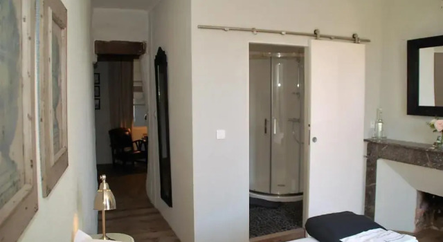 La Maison au Puits, Book Hotel Hoteller i Les Cabannes med parkering, Parkering