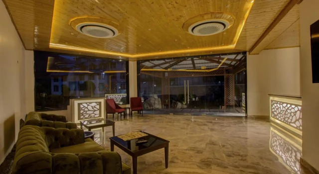 Woodrock Luxury Boutique Hotel, Забронировать Отель Отели Манали с бассейном, Бассейн