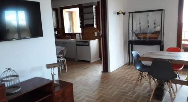 Коттедж Large friendly and bright villa with pool