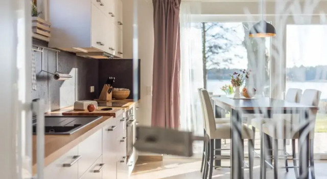 5 Sterne Ferienhaus direkt am See mit Sauna-Kamin-Garten, Забронировать Отель Бизнес-отели Краков-ам-Зе, 4* 5*