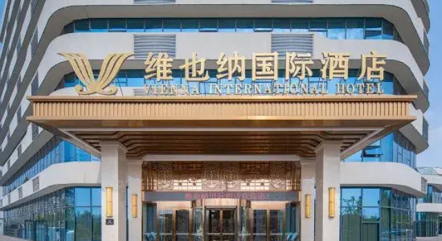 Vienna International Hotel (Linyi Tanyi Branch), Prenota Hotel Hotel a Shandong con parcheggio, Parcheggio