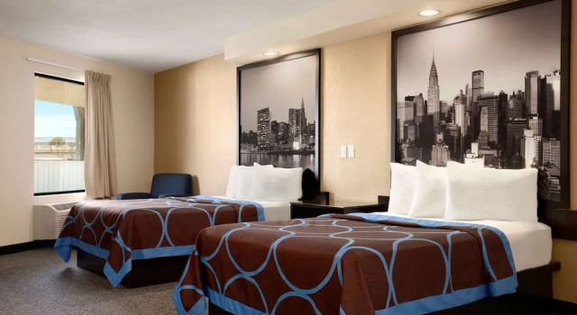 Четырёхместный номер Standard с балконом Super 8 by Wyndham Rahway/Newark