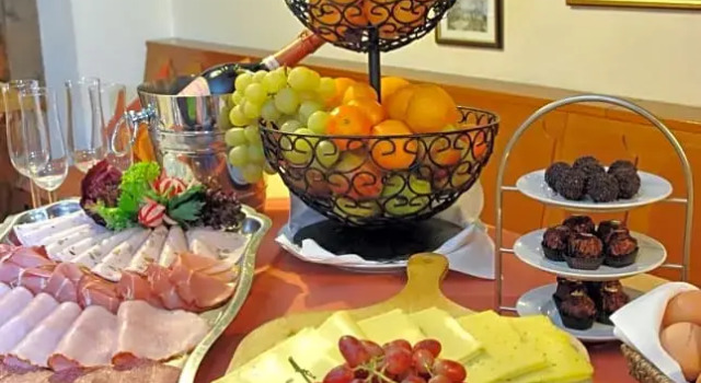 Restaurant Pension Dalberg, Rezervasyon Otel Sankt Martin Wine Route