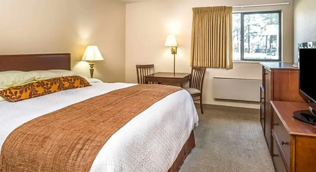 Номер Standard Super 8 By Wyndham St. Regis