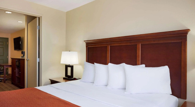Country Inn & Suites by Radisson, Macedonia, OH, Забронировать Отель Boston Mills - Brandywine Маседония