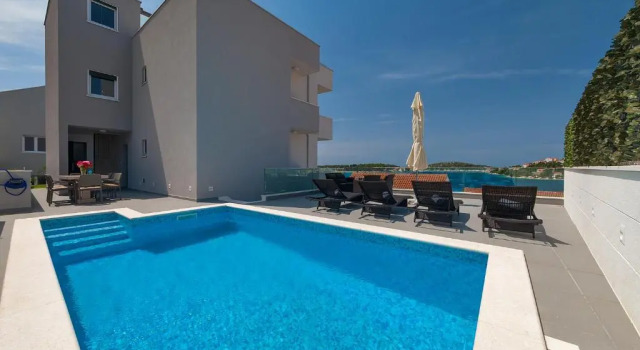 Вилла Apartments Sun Rogoznica