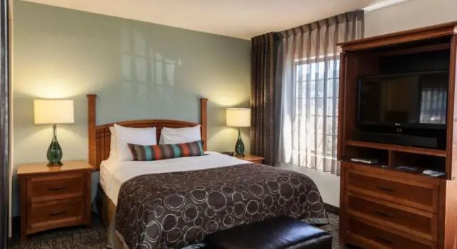 Staybridge Suites Colorado Springs North by IHG, Book Hotel 3-stjernede hoteller i Columbia, 3*