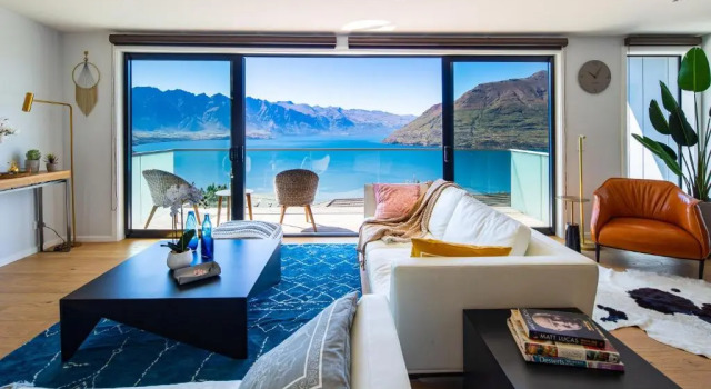 Elite Holiday Homes Queenstown - 2 Houses - Lake View - Ski Drying Cabinet, Забронировать Отель Ферн-Хилл 