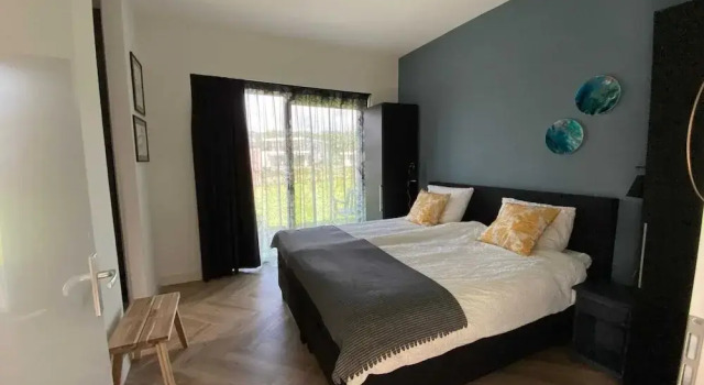 Majestic Villa in Zeewolde With Garden, Rezerwuj Willa Hotele w Veluwe z parkingiem, Parking