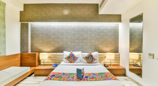 Номер Deluxe FabHotel Sage Saket