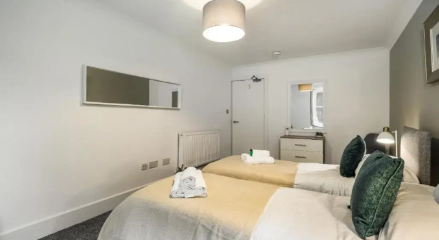 Renfrew Residence Central Glasgow 4-Bed Flat, Забронировать Отель Отели Глазго с парковкой, рядом с Grosvenor Casino Glasgow, Riverboat, Парковка